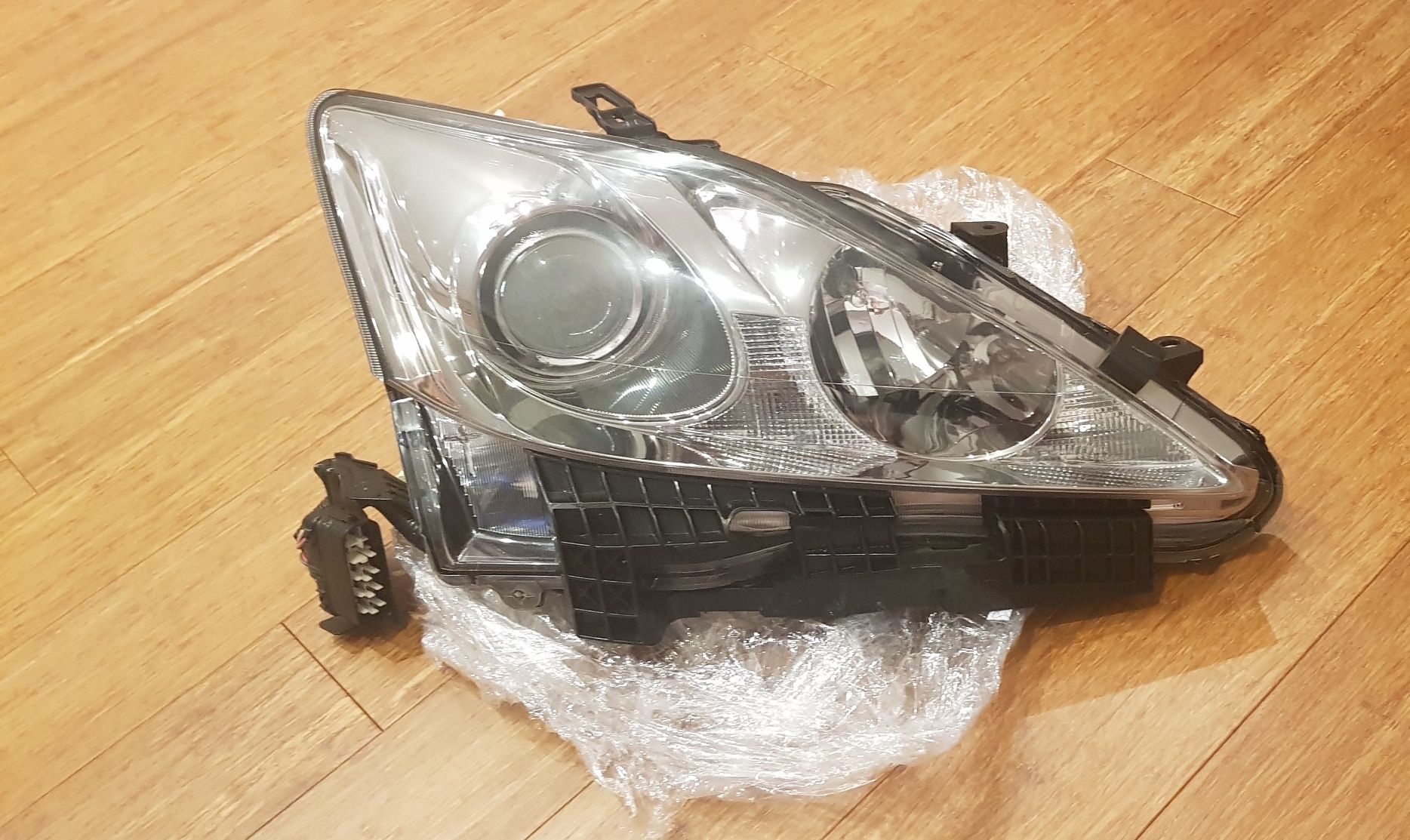 Lampa reflektor bi ksenon xenon is220 Lexus is350 is250 AFS skrętny