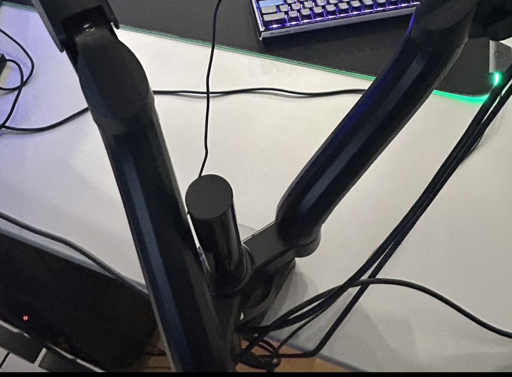 Dwa Monitory razem z stelażem