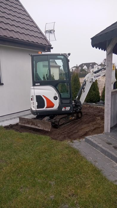 Prace ziemne Bobcat E19 Wozidło