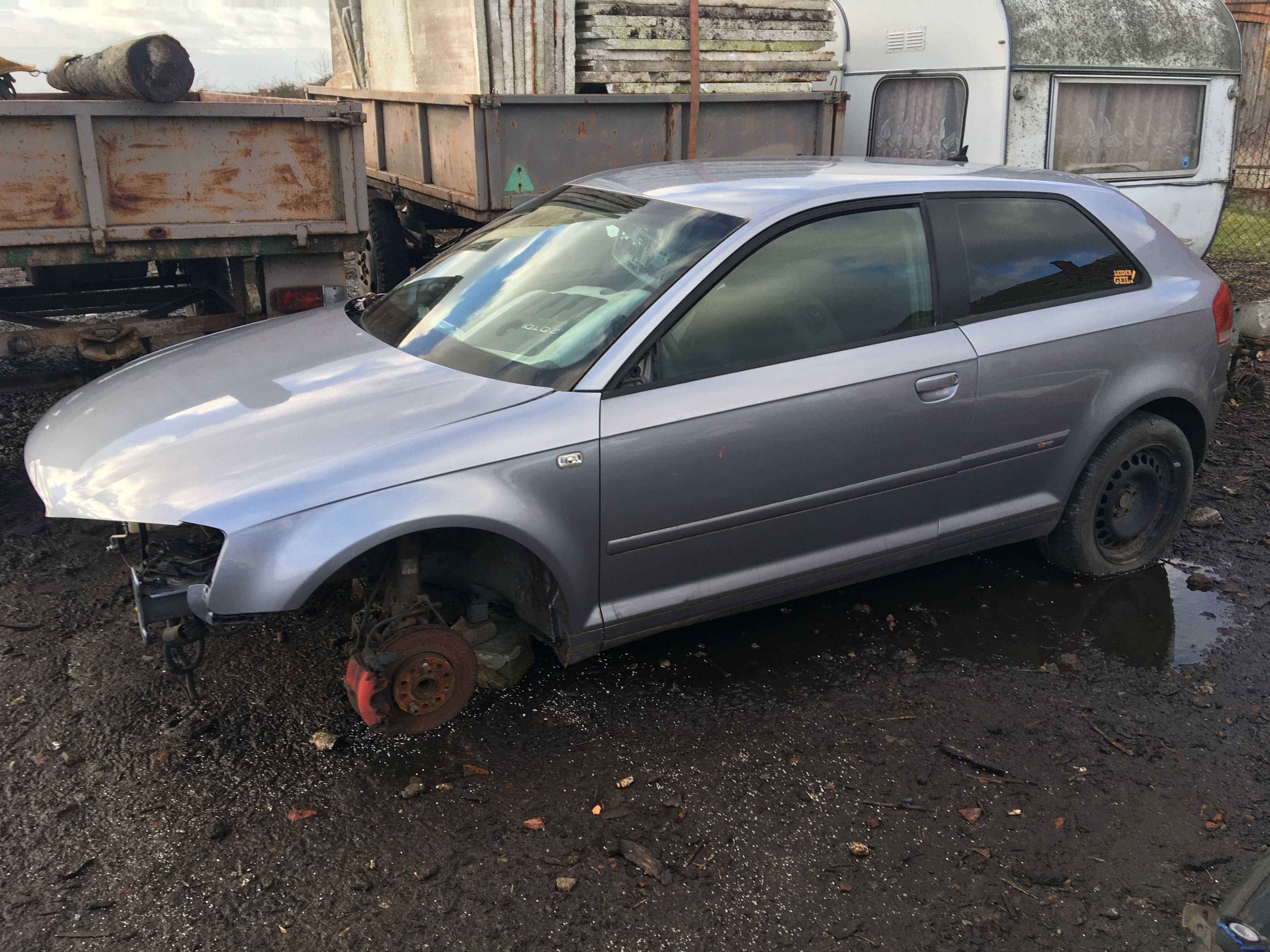 AUDI A3 8P 3D kanapa boczki tył tylne  stan bdb