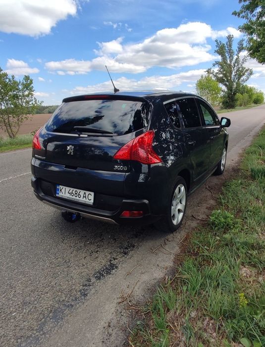 Пежо 3008  2011 року