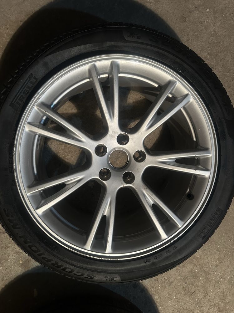 Продам диски с резиною на Tesla model Y