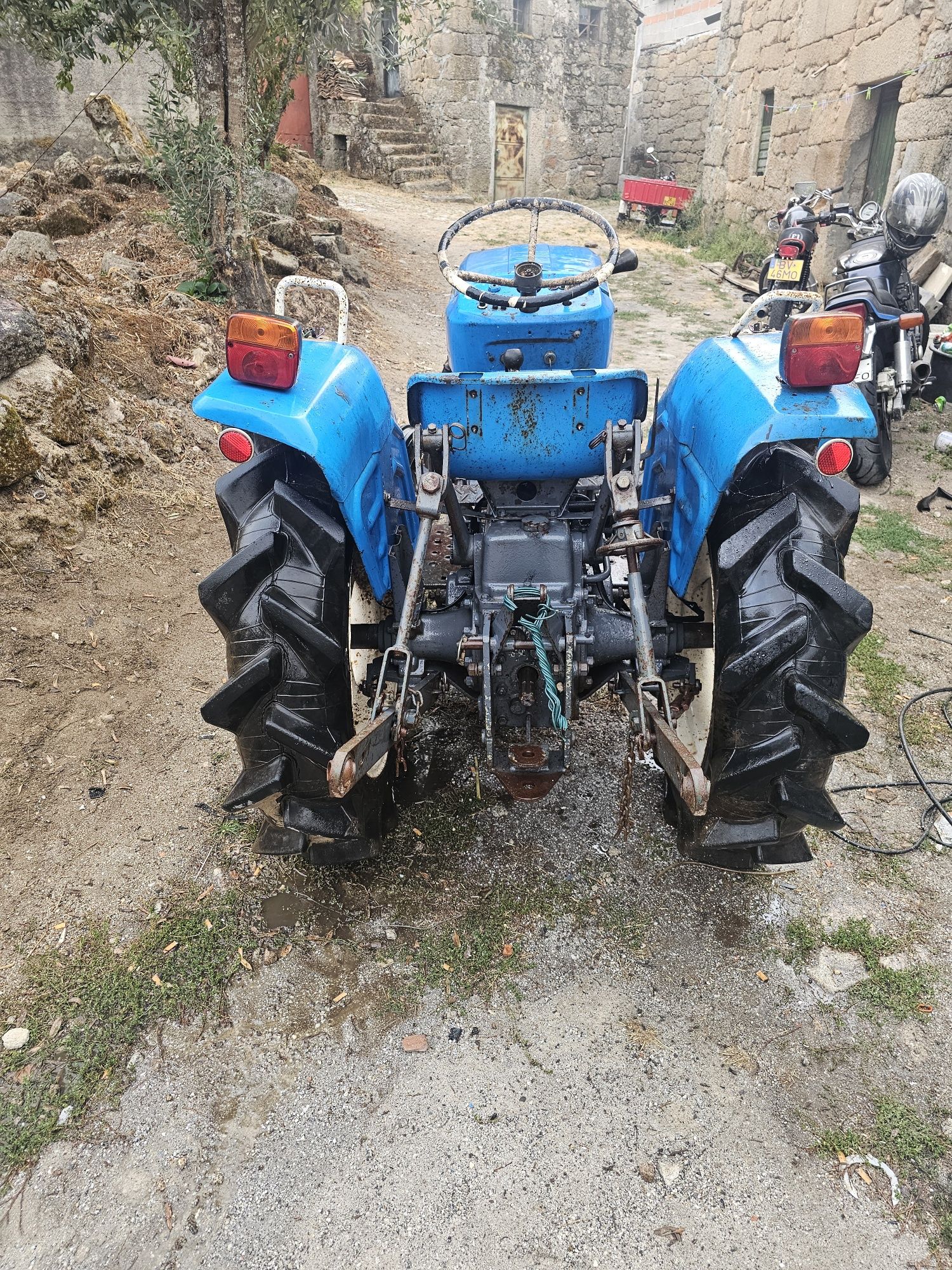 Iseki 1610  trator e freze