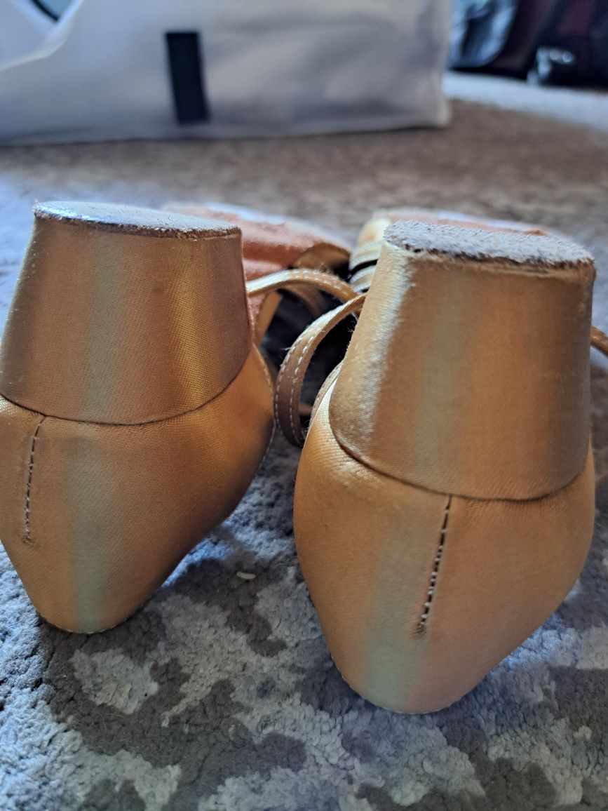 Buty do tanca towarzyskiego