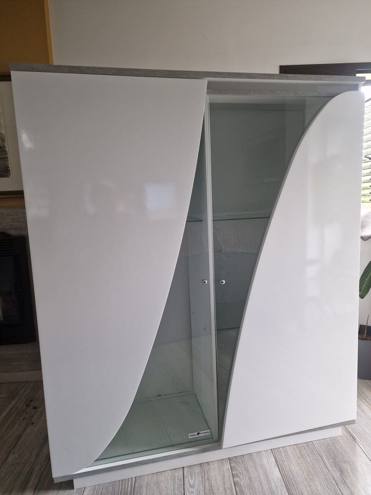 Vitrine para copos com luz