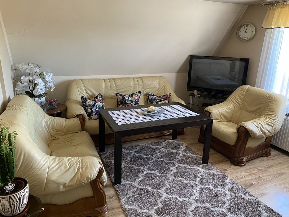 Skórzany wypoczynek 3+2+1 w kolorze kremowym