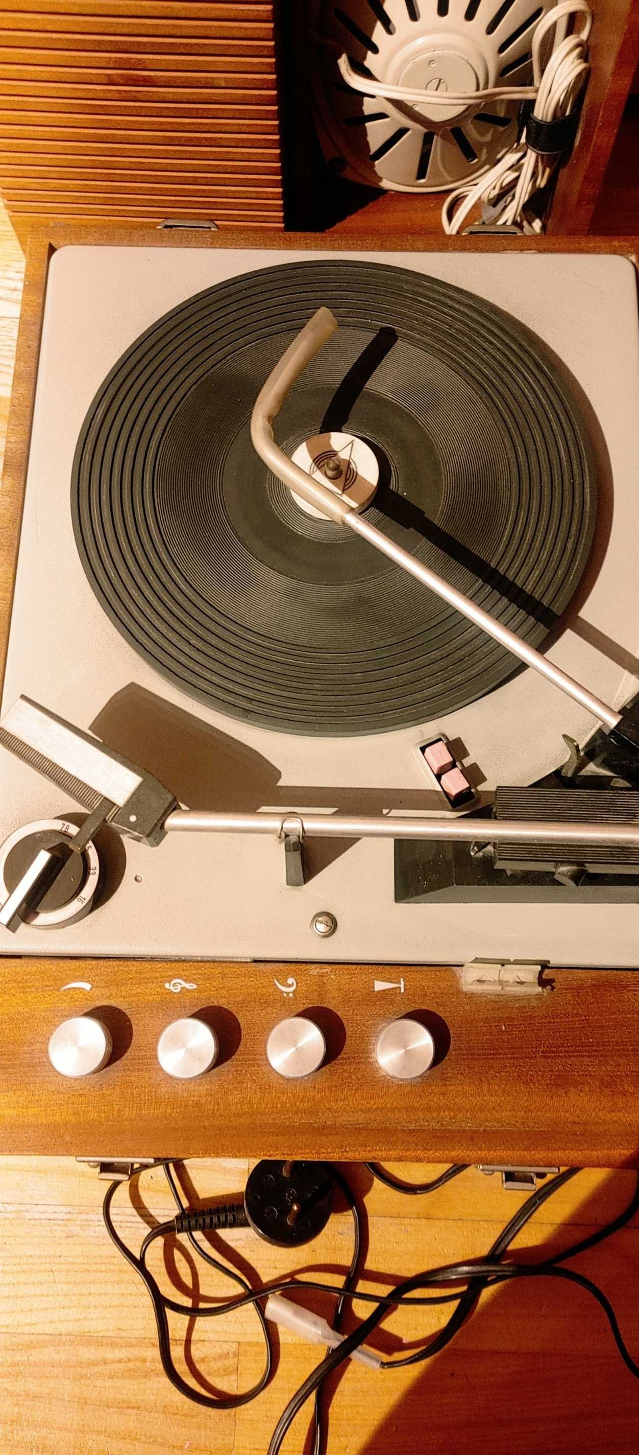 Gramofon walizkowy Unitra Fonica WG-580F