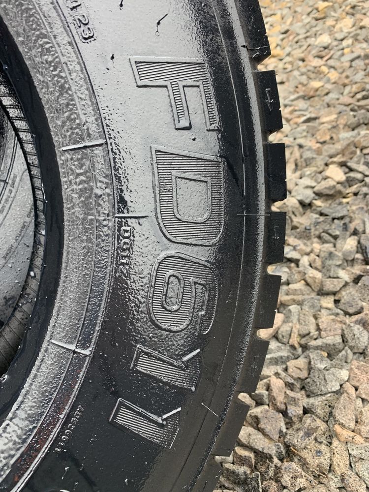 B64. 245/70/17,5 Firestone FD611