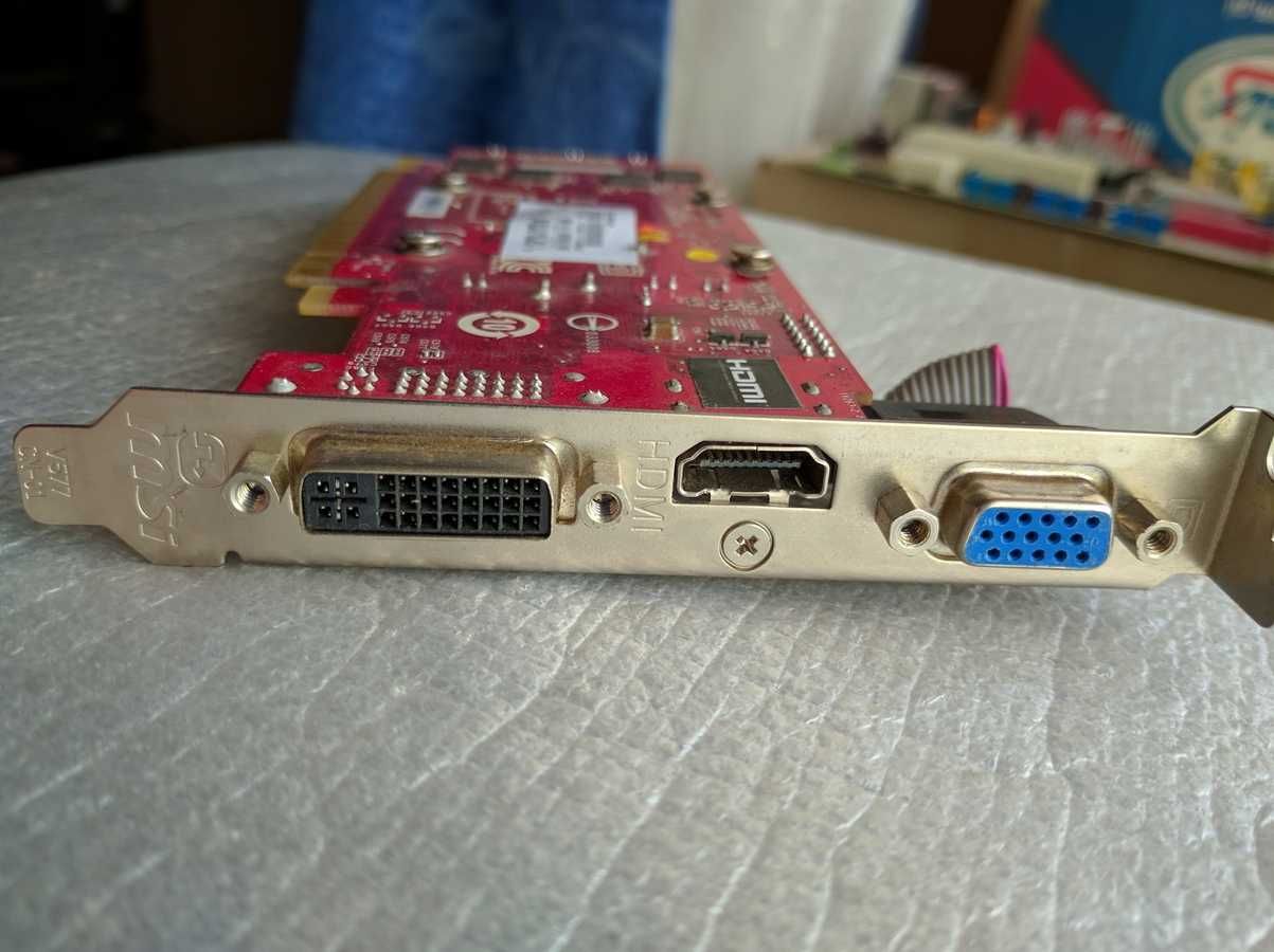 Відеокарта MSI GeForce GT 520 1Гб, VGA, DVI, HDMI