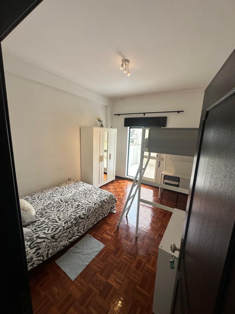 Quarto c cama casal + cama solteiro em Entroncamento