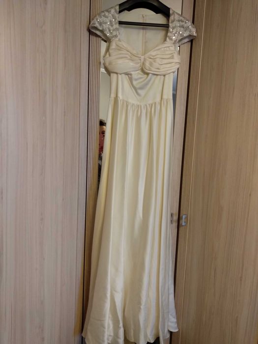 Продам сукню на випуск /весілля /