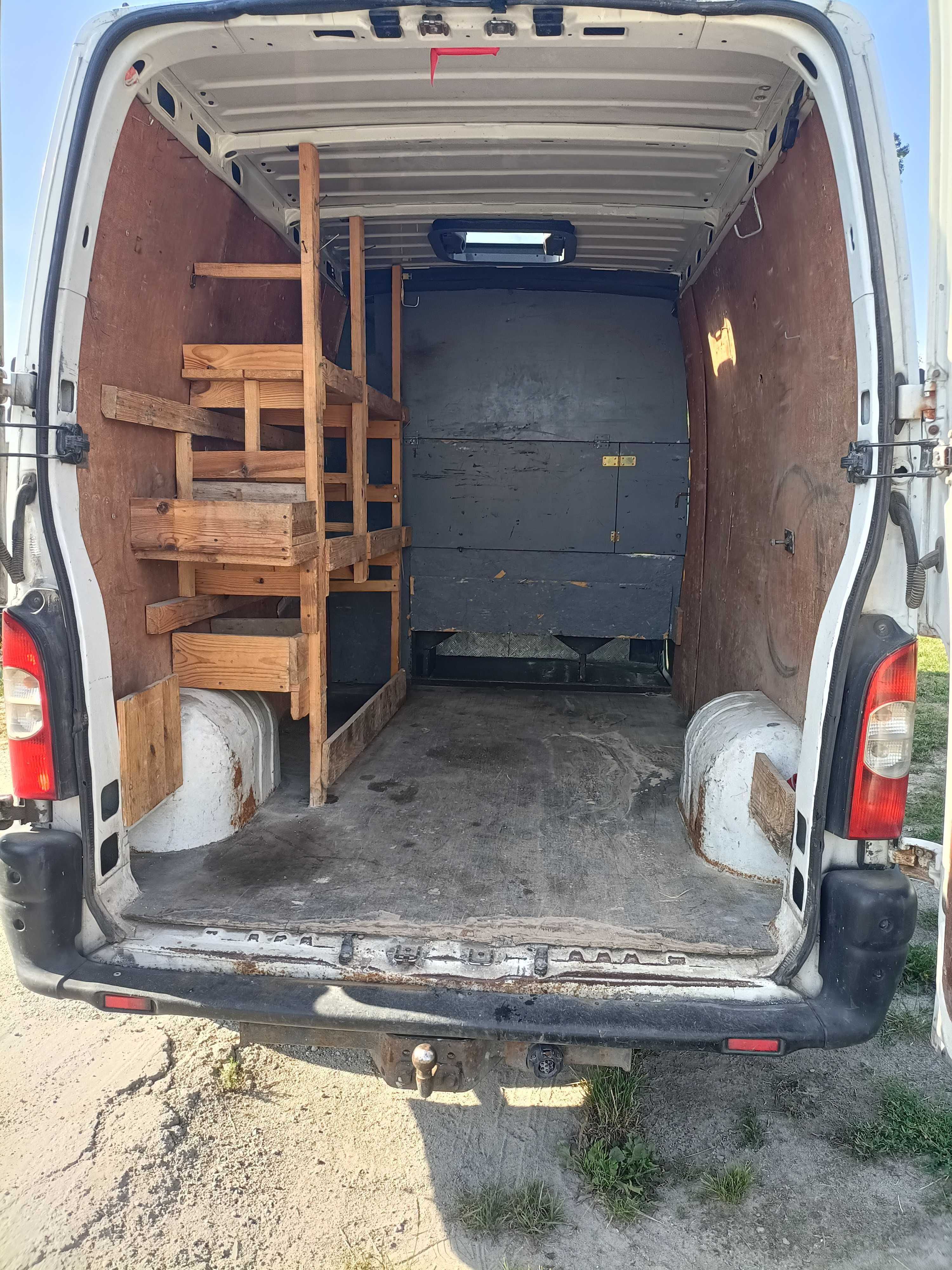 Renault Master uszkodzony