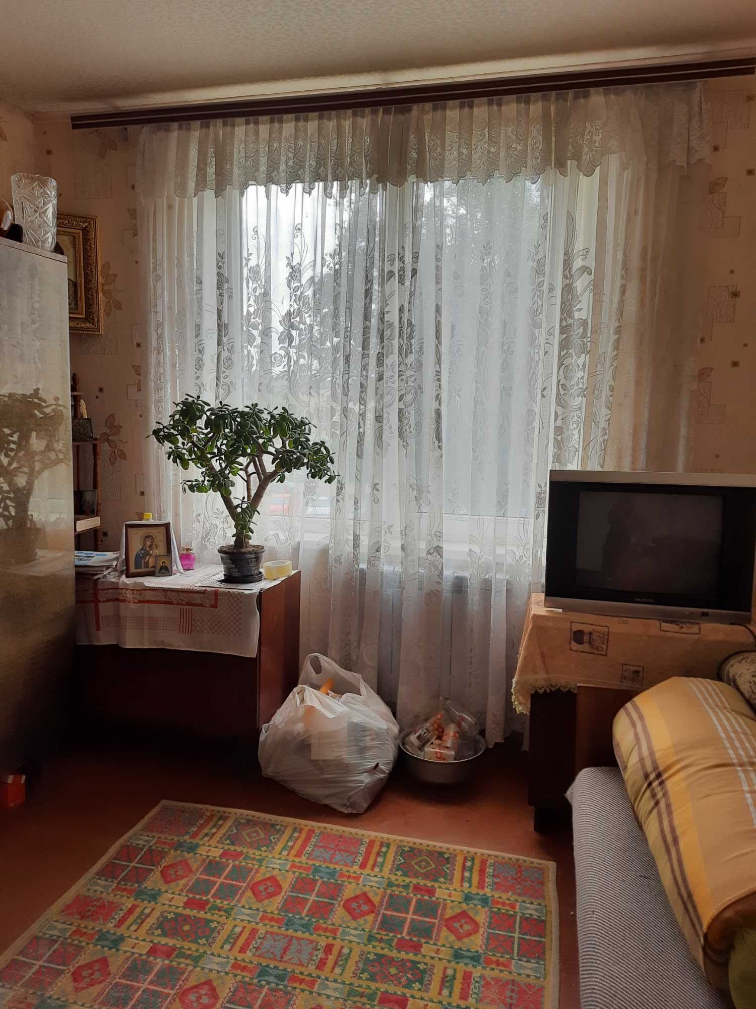 СРОЧНО! Продам 2 комнатную квартиру в  центре Чугуева