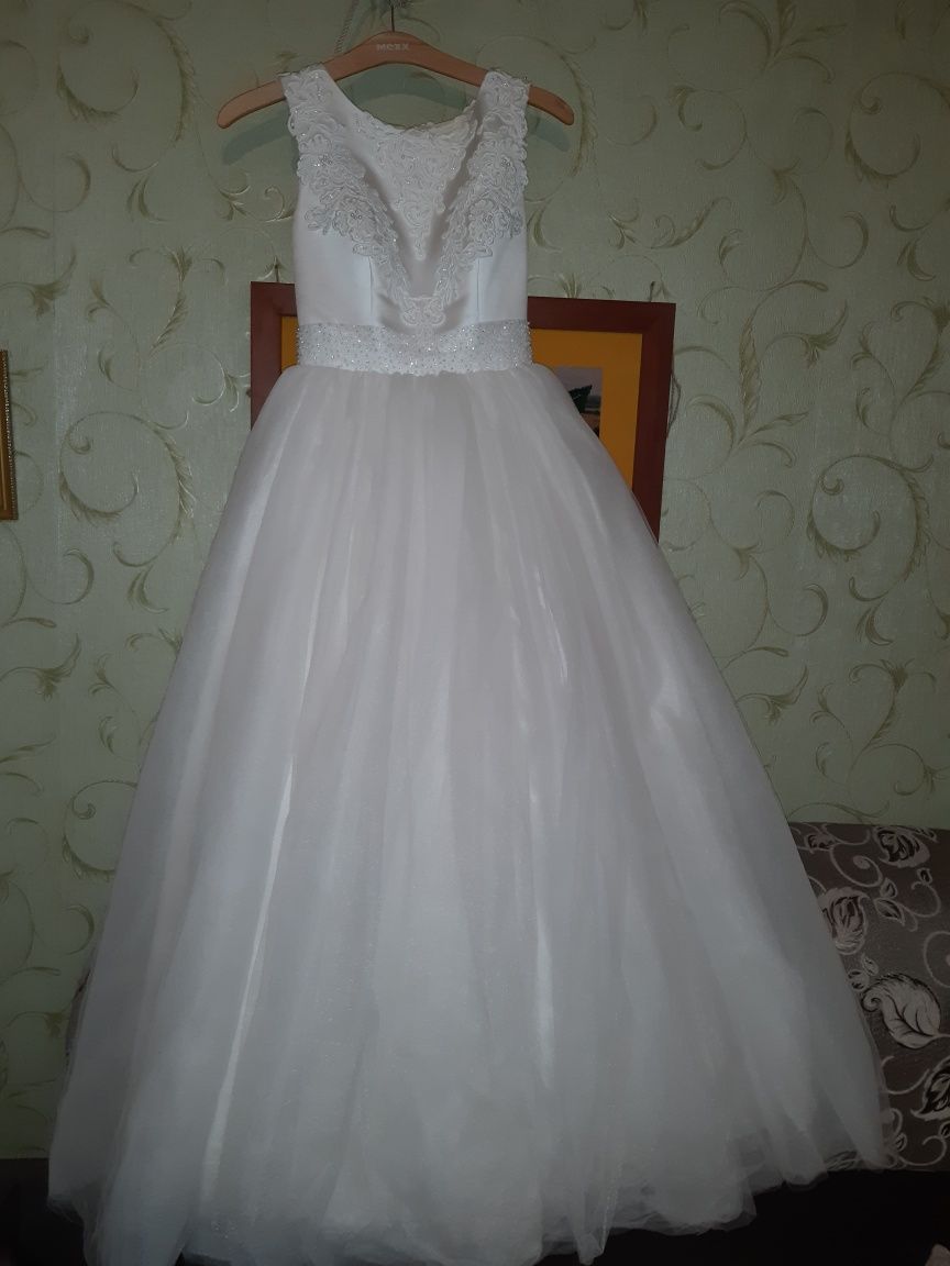 Продам свадебное невенчаное платье