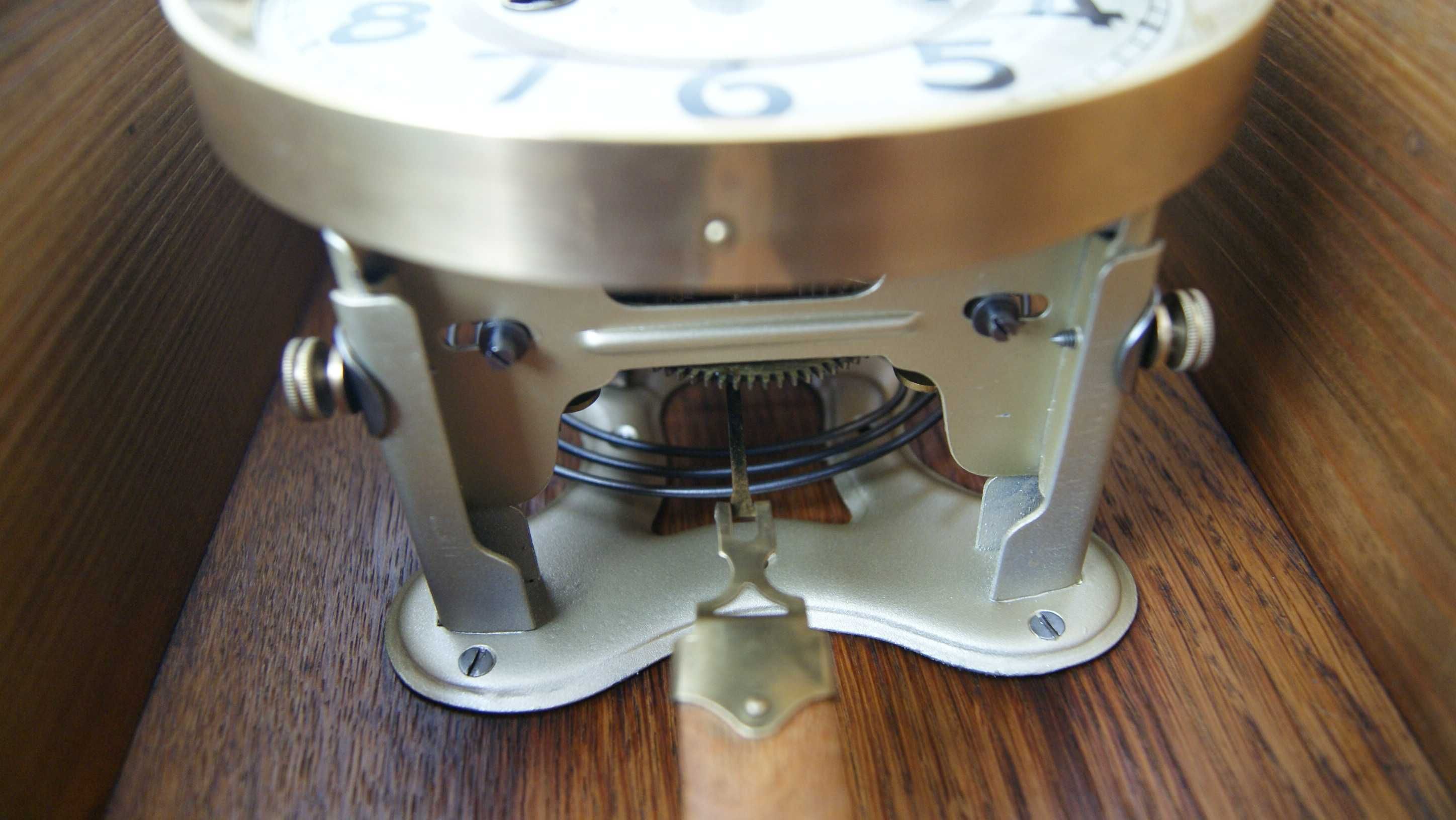 267 Zegar wiszący mechaniczny Kienzle antyk