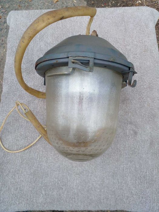 Плафон вологостійкий для подвала, гаража