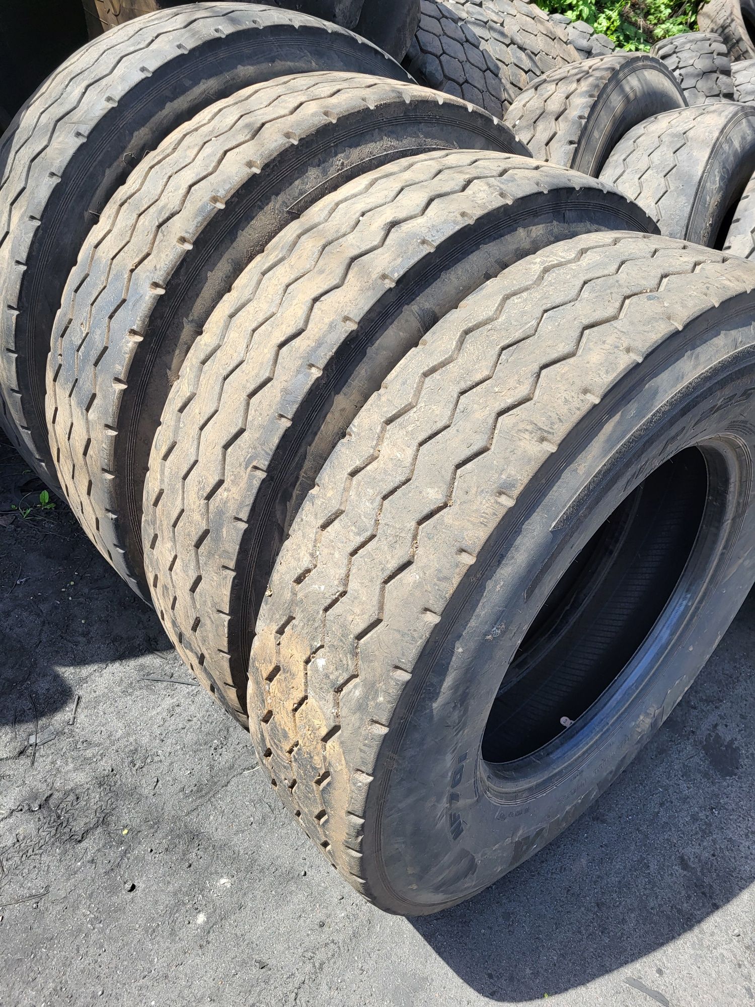 Продам шины б.у 11 R22.5