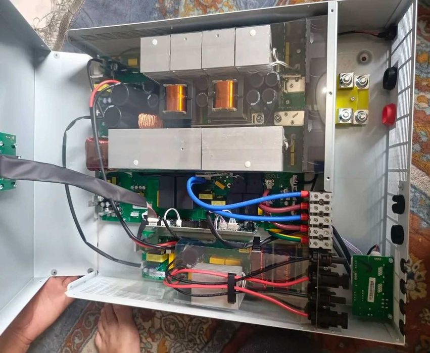 Гібридний сонячний інвертор 3,2 кВт MPPT 100 A 500 VDC - EASUN  б/у