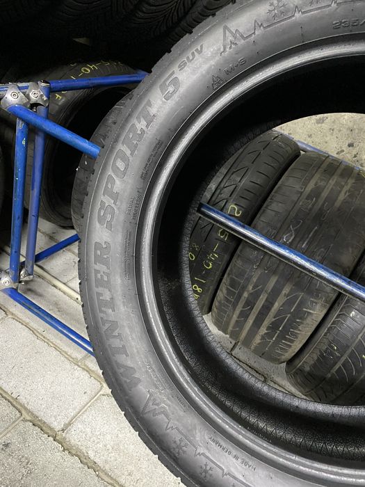 Зимові шини 235/55 R19 (105V) DUNLOP