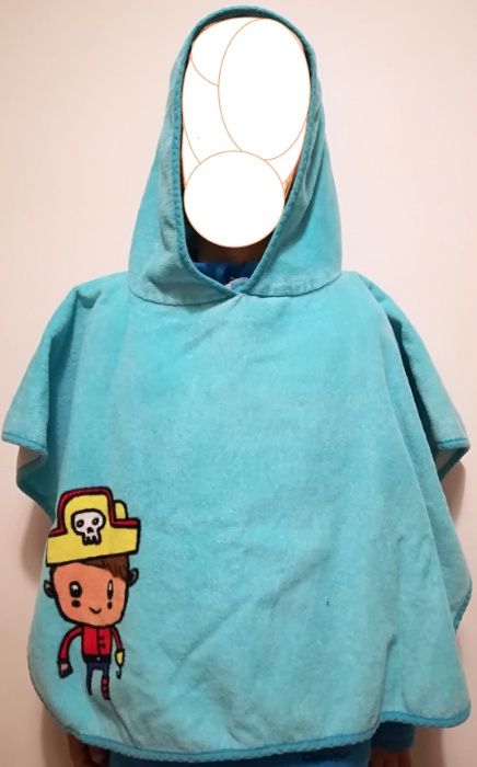 Poncho ou toalha de praia ou de piscina para criança ou bébé azul