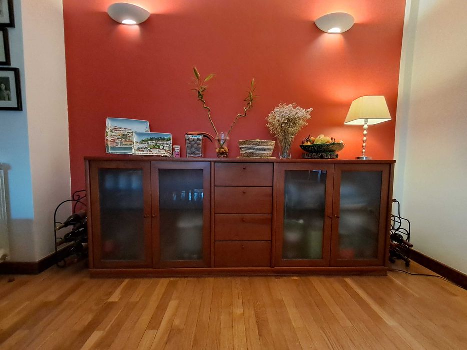 Aparador pinho tratado 2,10m bom estado