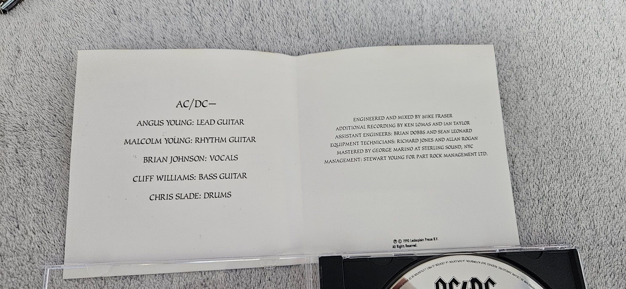 AC/DC - The Razor Edge.