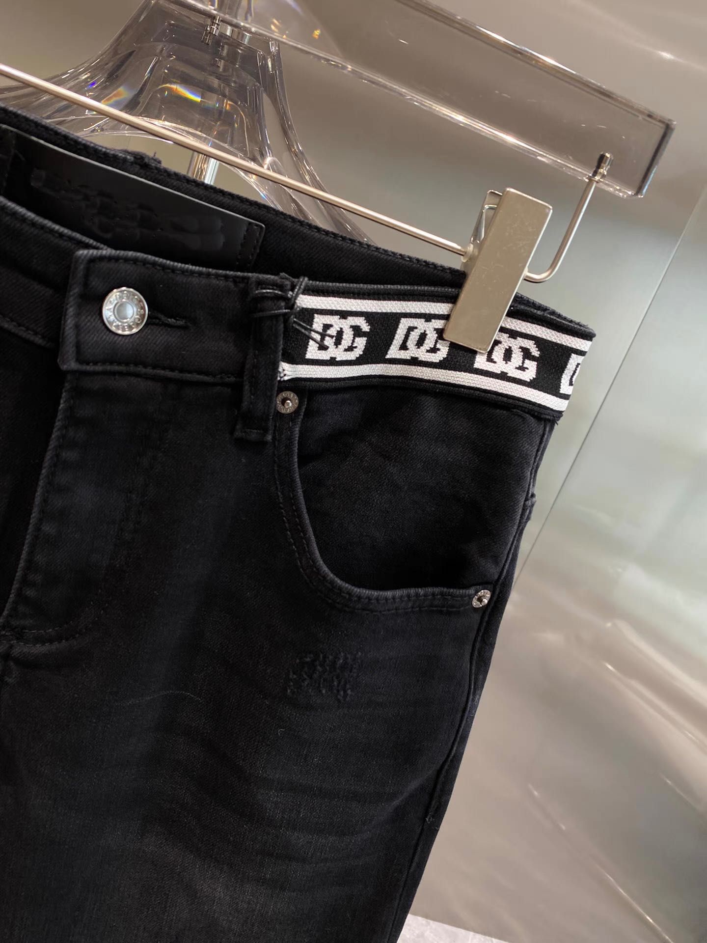 Spodnie dżinsowe dopasowane nogawki slim fit