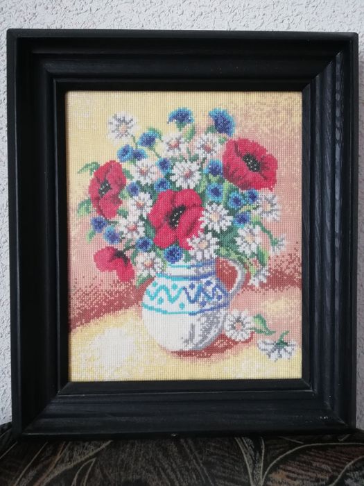 Obraz Kwiaty polne w wazonie ręcznie haftowany ściegiem krzyżykowym