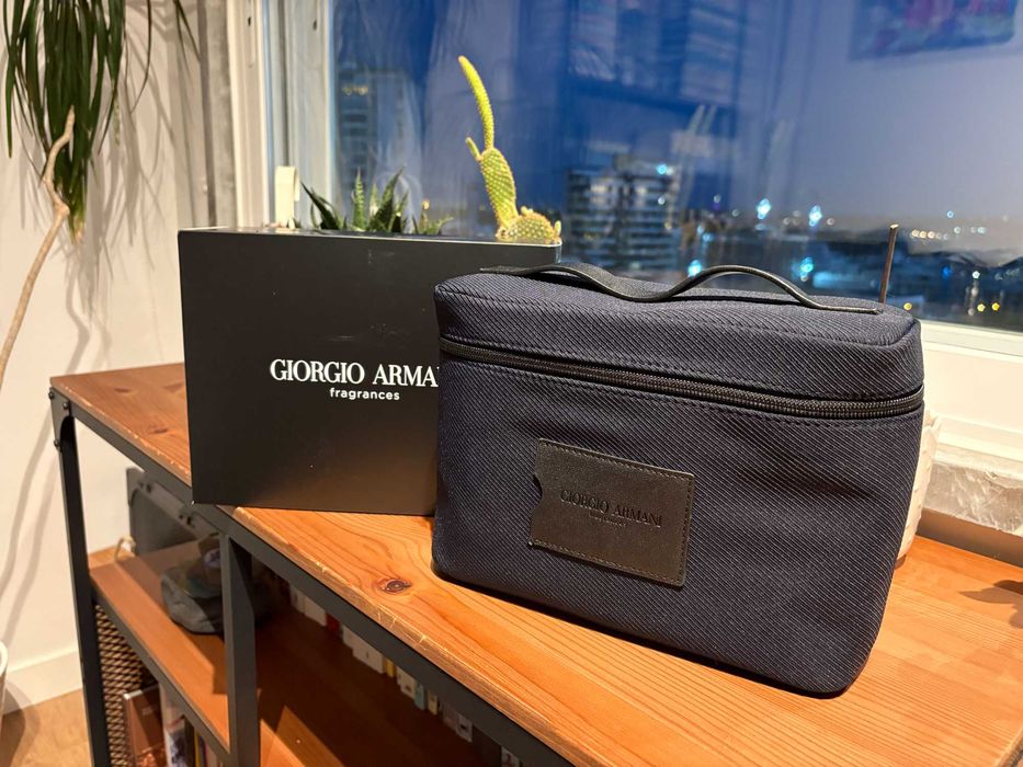 Giorgio Armani Fragrances – Necessaire / Bolsa de Viagem Masculina
