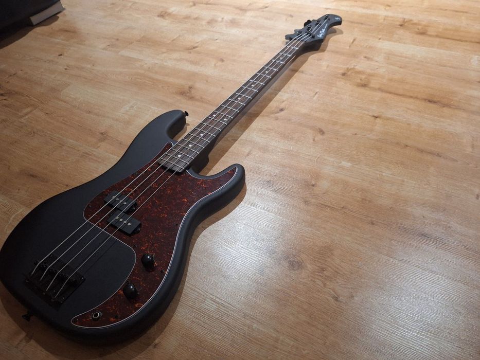 gitara basowa harley benton