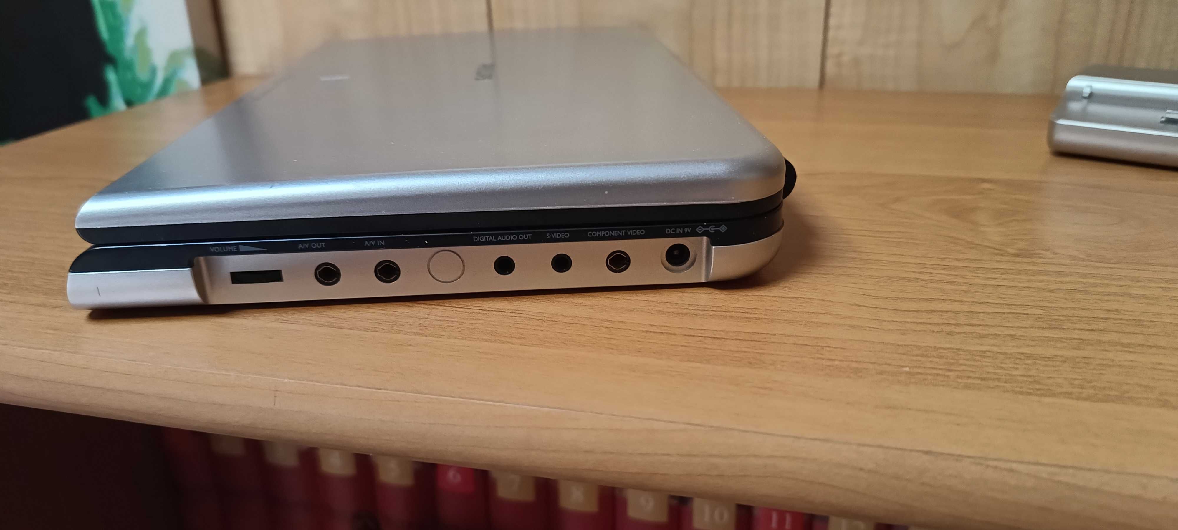 Philips Pet 102 - ekran 10,2 cala - DVD, CD przenośny odtwarzacz