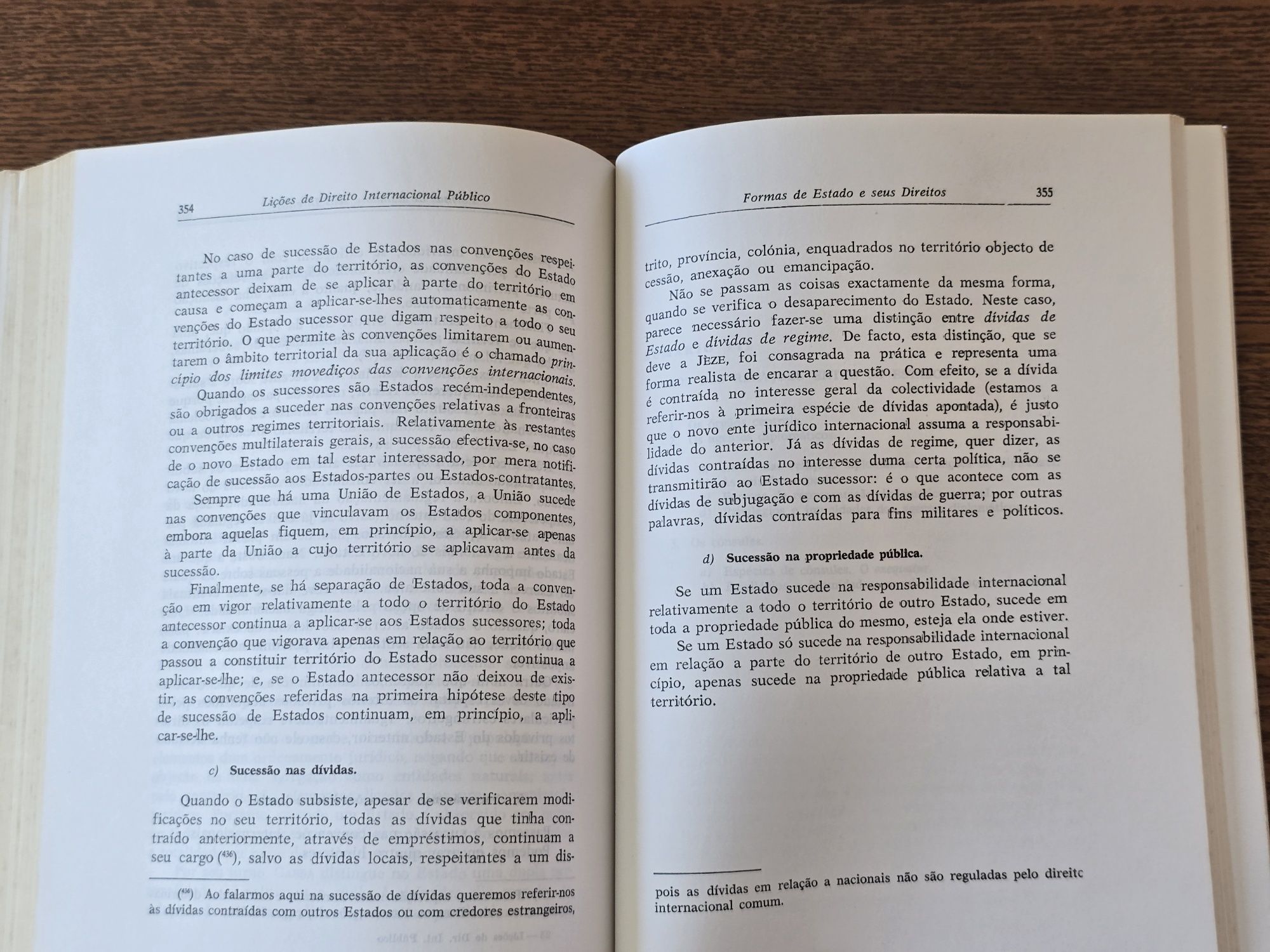 Livros jurídicos / Direito / 1 = 5€ / 10 = 40€