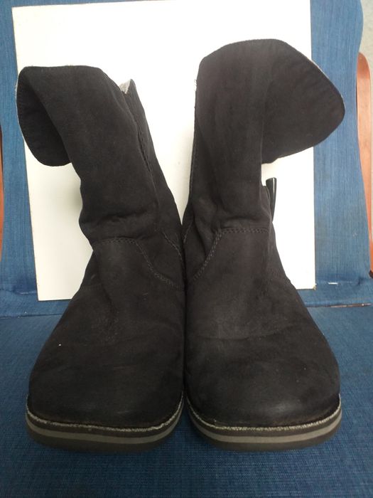 Ботінки жіночі, замшеві, чорні