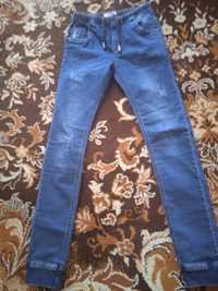 Spodnie jeansowe z przetarciami rozmiar 152