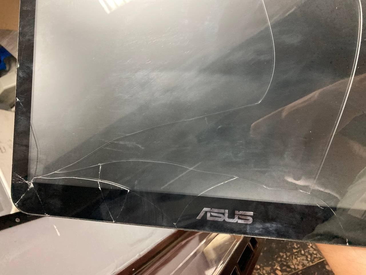 Комп'ютер Моноблок ASUS A4110 (A4110-BD033M) з розбитим екраном.