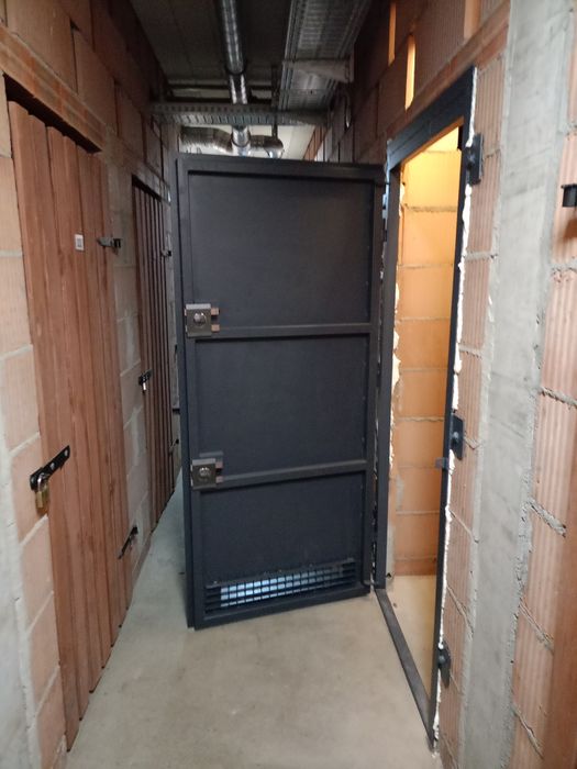 Drzwi stalowe do piwnicy