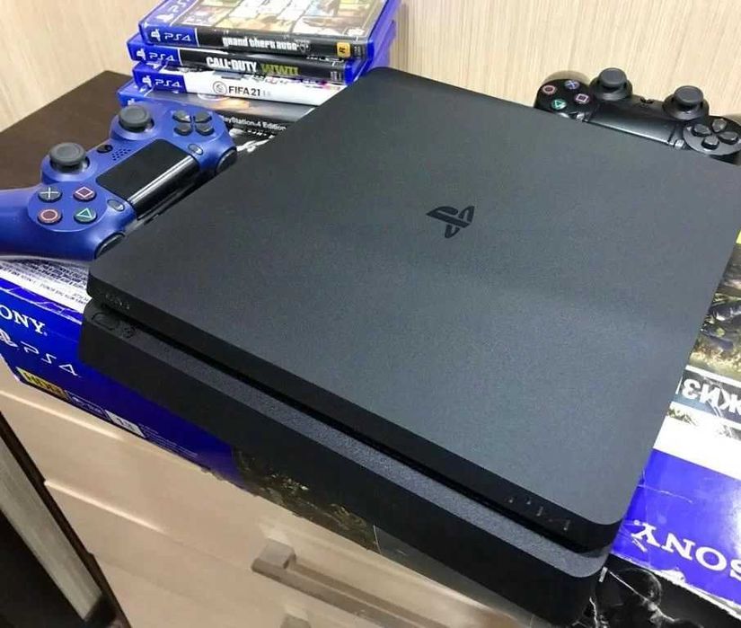 Стан Новий Sony PS4 Slim 1000 GB + 4 Гри на Диску