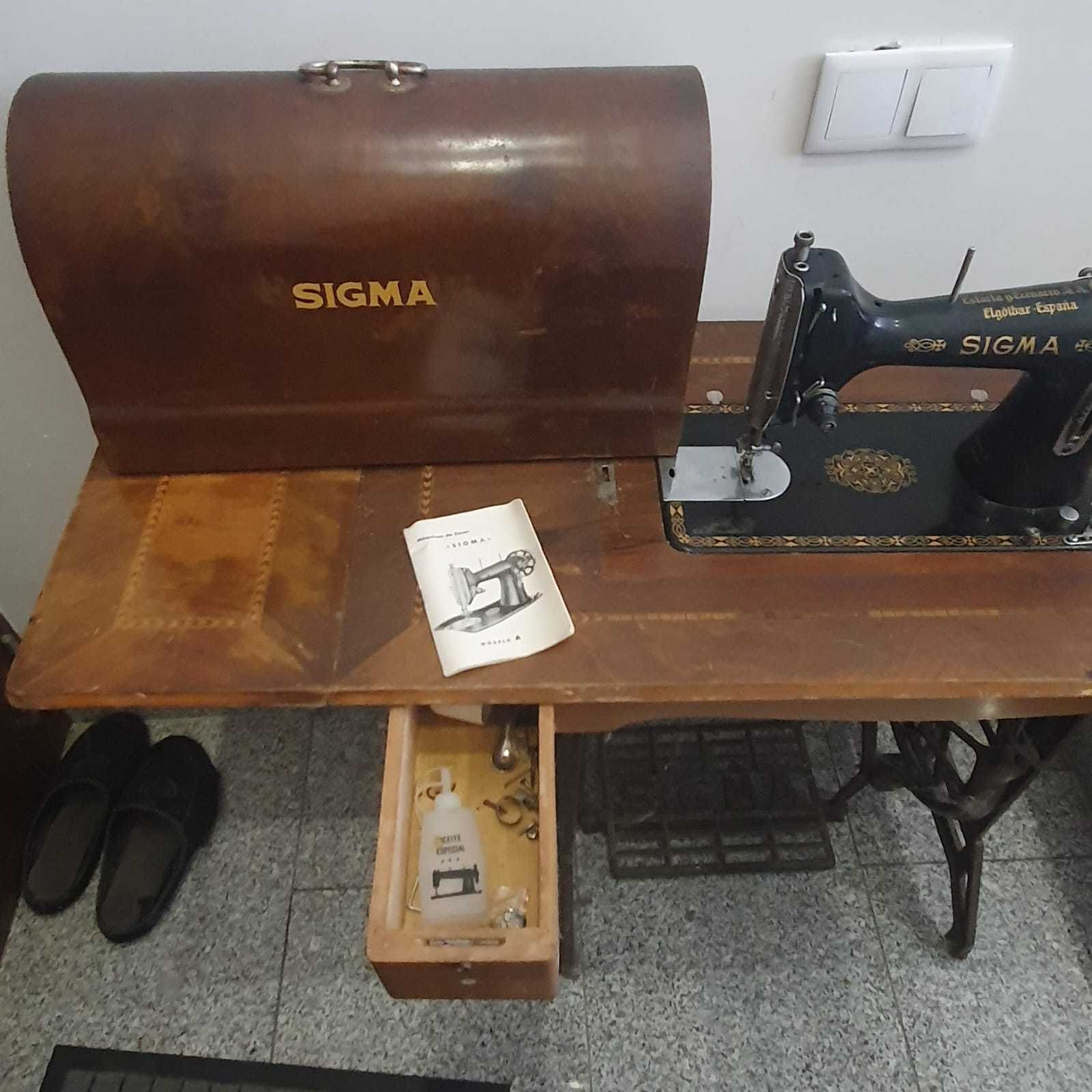 Maquina SIGMA Vintage com móvel