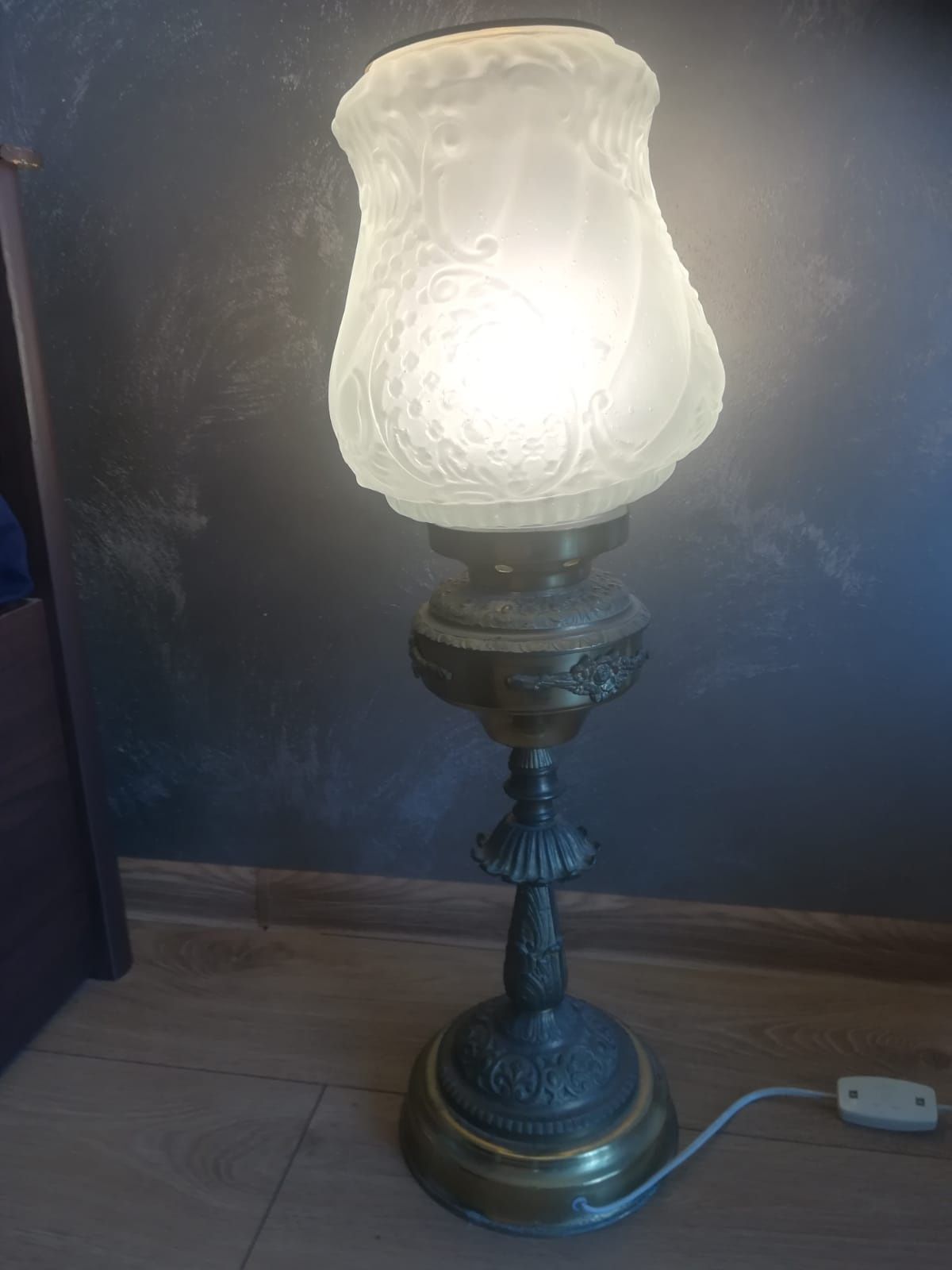 Stara lampa miedziana.