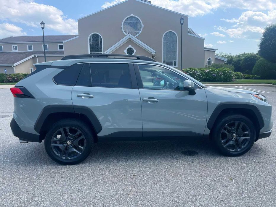 Toyota RAV4      2022