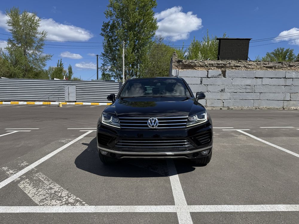 Свіжопригнаний Volkswagen touareg Fl з  історією обсл на оф сервісі.