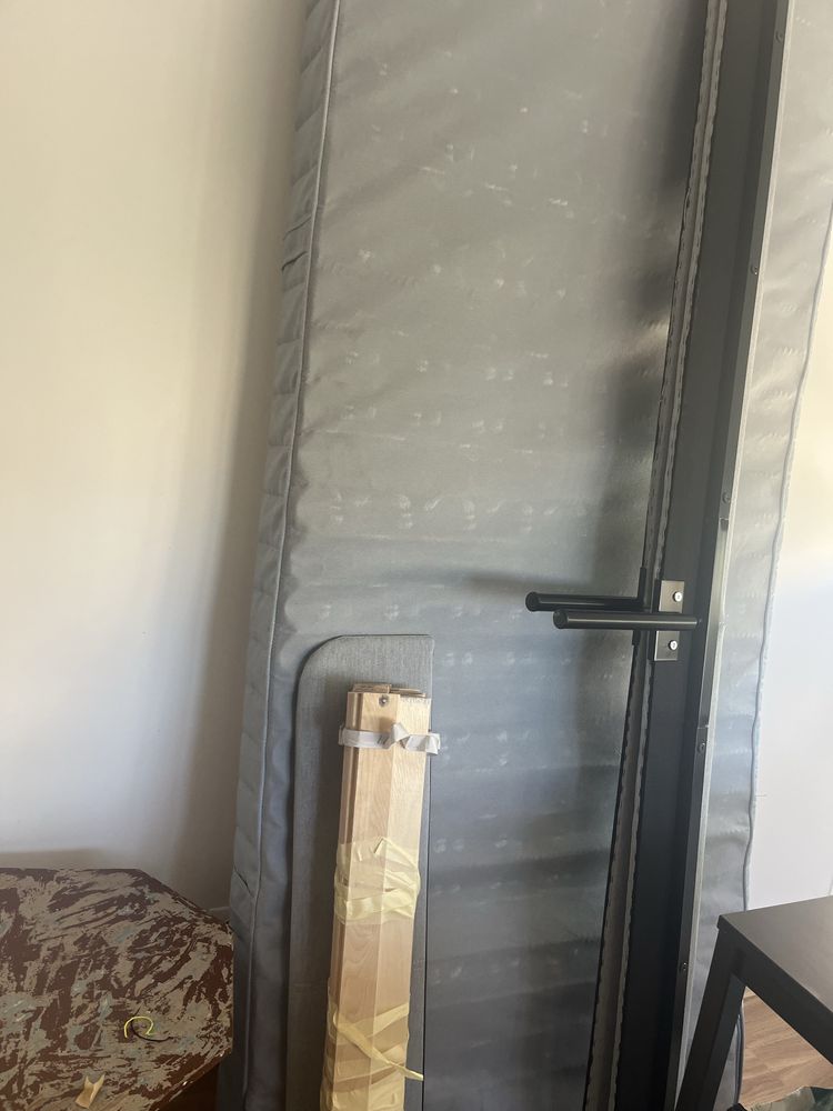 Cama individual IKEA 90x200 (c/ estrado de ripas)