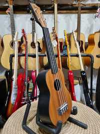 Laila UPM-2100-S ukulele sopranowe + pokrowiec
