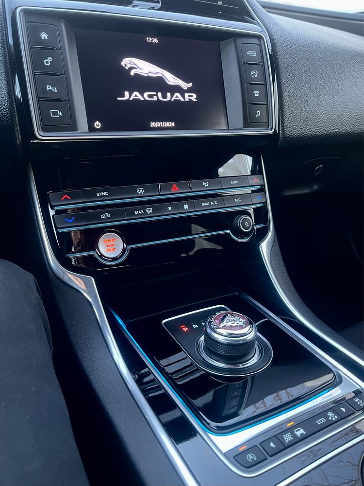 Jaguar XE R-SPORT AUT. 180CV Nacional