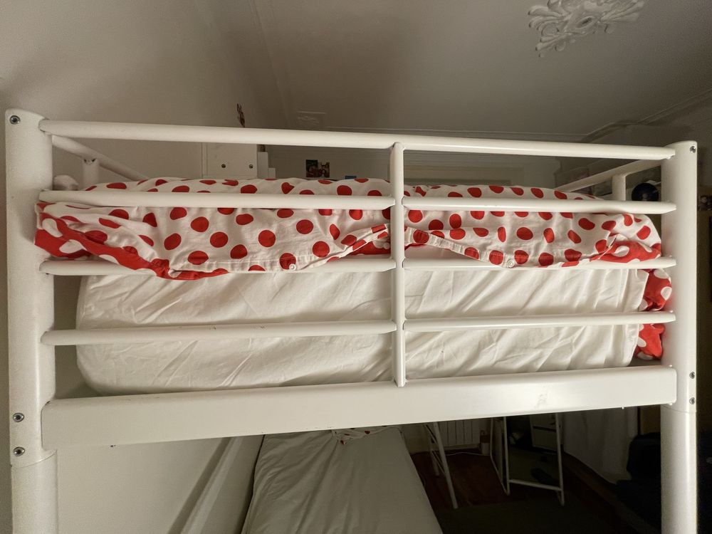 Estrutura de cama alta do ikea