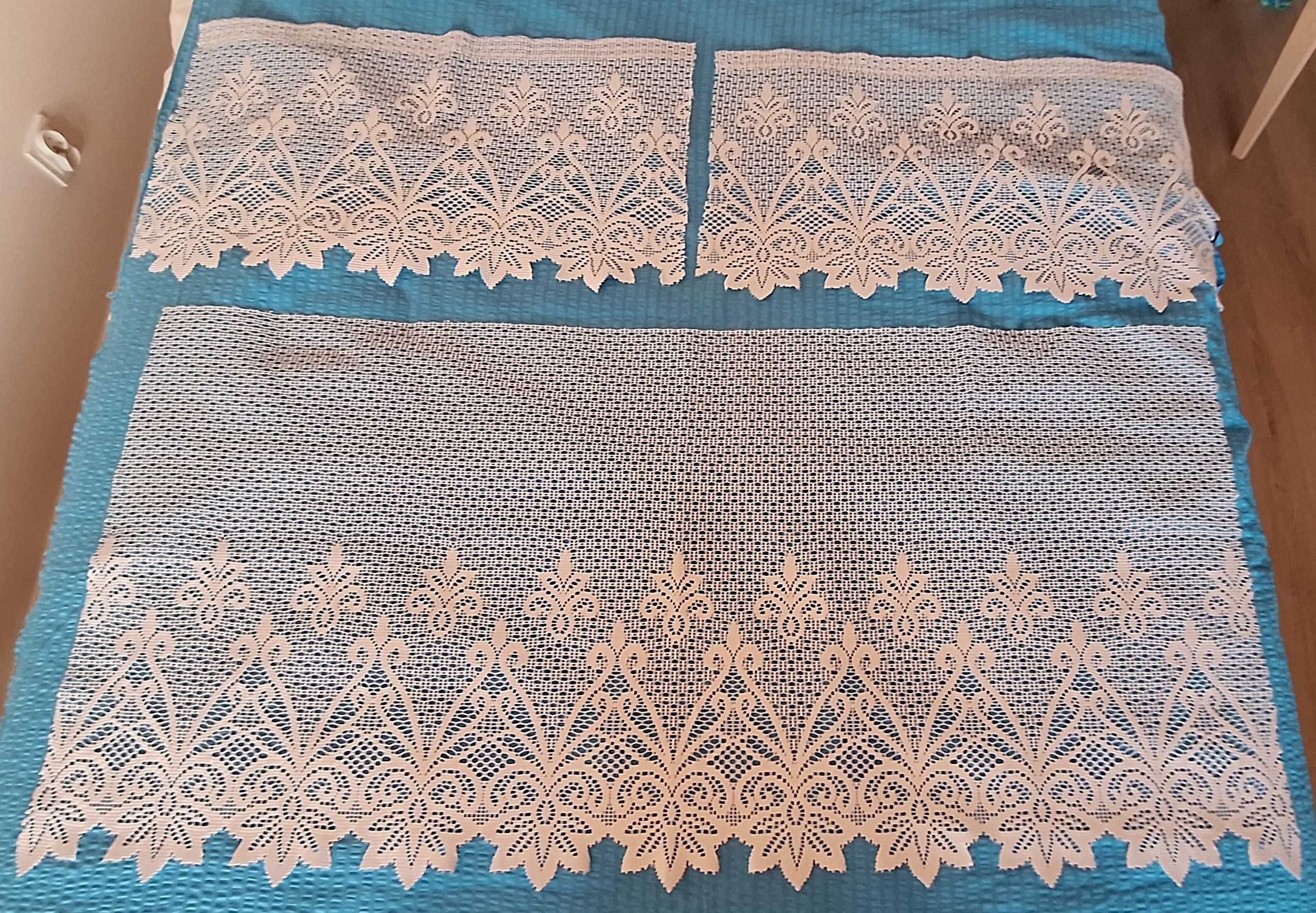 Komplet 4 firanek 2 duze , 2 male