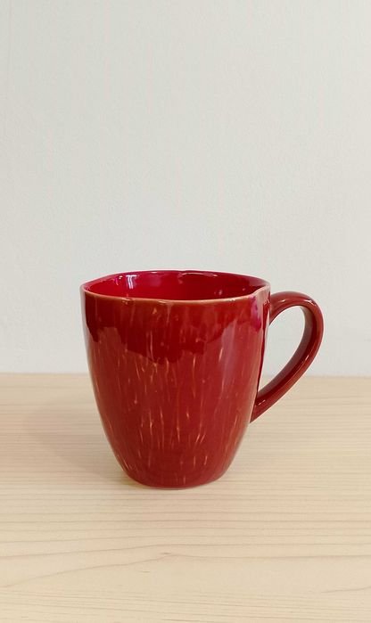 Piękny duży kubek Home&You, czerwony zdobiony, 400 ml /nowy/.