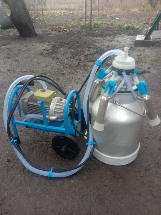 Абсолютно новий  доїльний апарат.