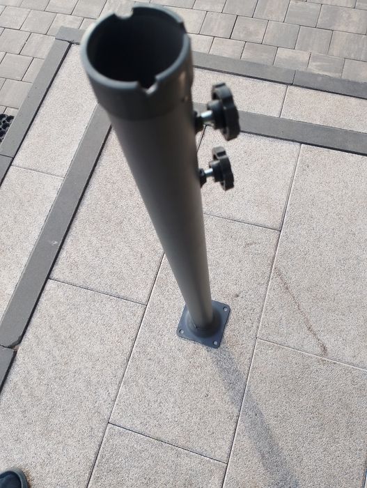 Solidny metalowy stojak na parasol dwie śruby malowane Proszkowo