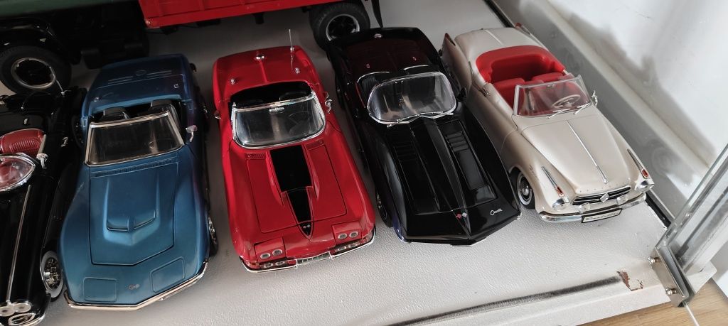 Kolekcja modeli aut 1/18 AutoArt, Revel